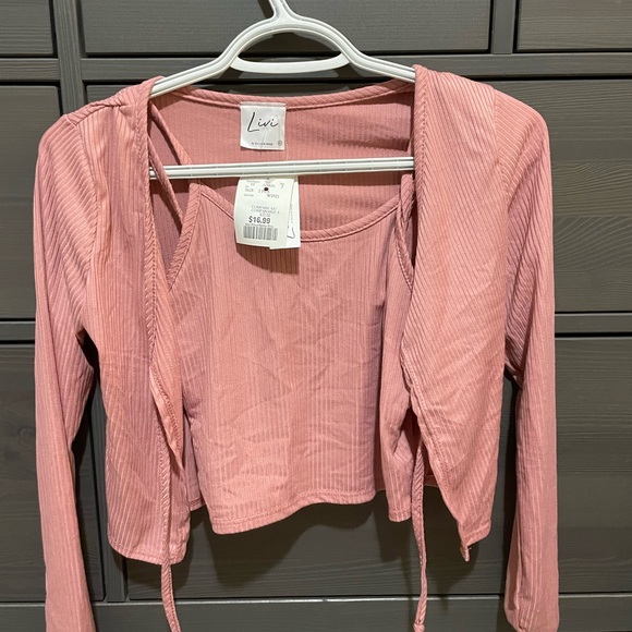 Livi sweater with built in tank top. - Picture 2 of 4